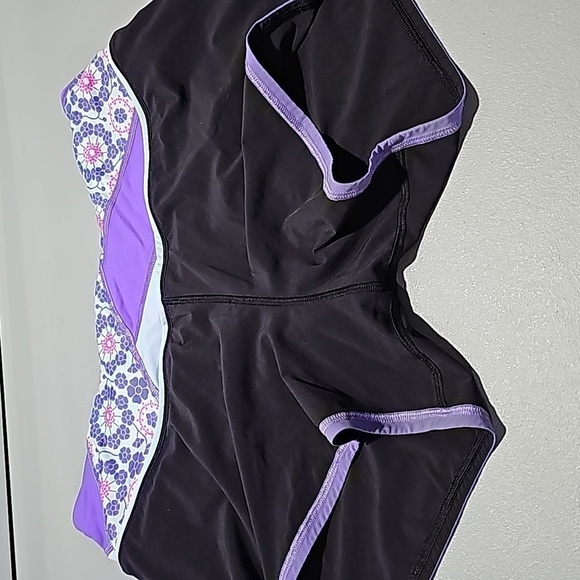 Lululemon size 8 black/quilt summer power purple groovy run short - Picture 5 of 6
